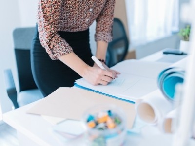 How Should Secretaries Manage Company Data?